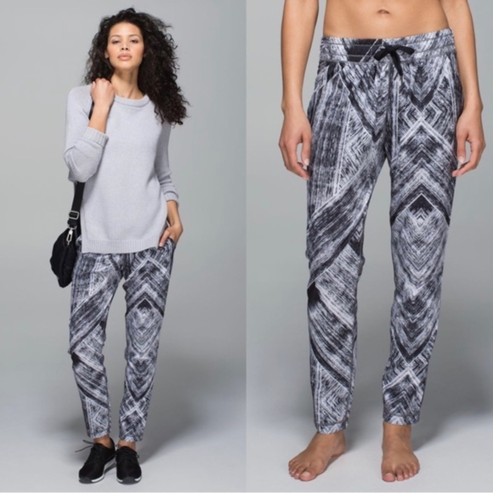 Lululemon ‎ Namaskar Pant II Heat Wave 10